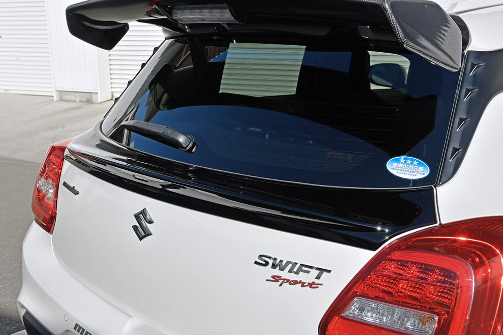 monster リヤゲートスポイラー