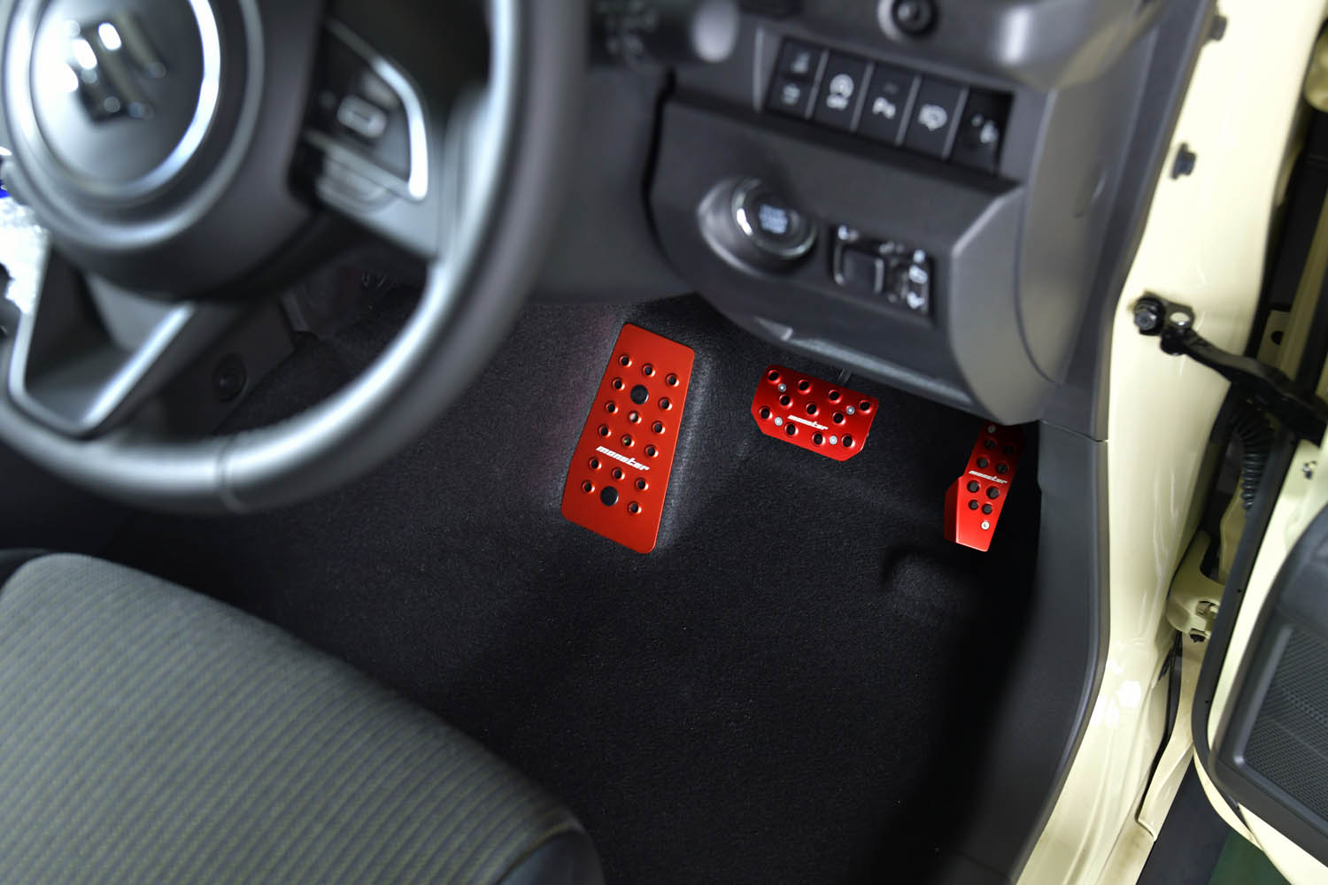 ジムニー JB64W フットレストカバー