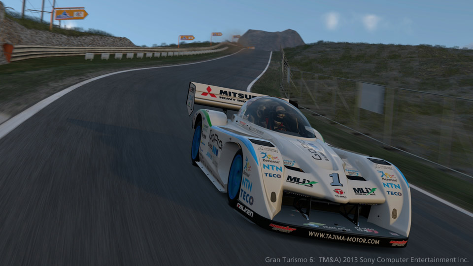 グランツーリスモ6」に、E-RUNNERとSX4、2台のパイクスピークマシンが